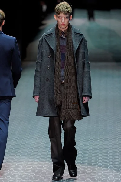 Look 18